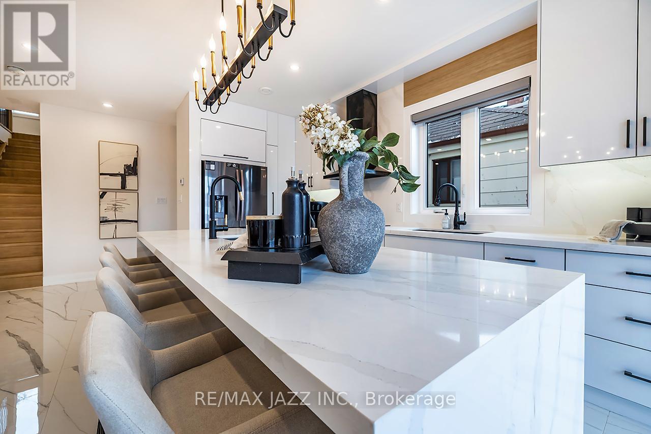 76 Haverson Boulevard, Toronto (Keelesdale-Eglinton West), Ontario  M6M 3J9 - Photo 11 - W12896536