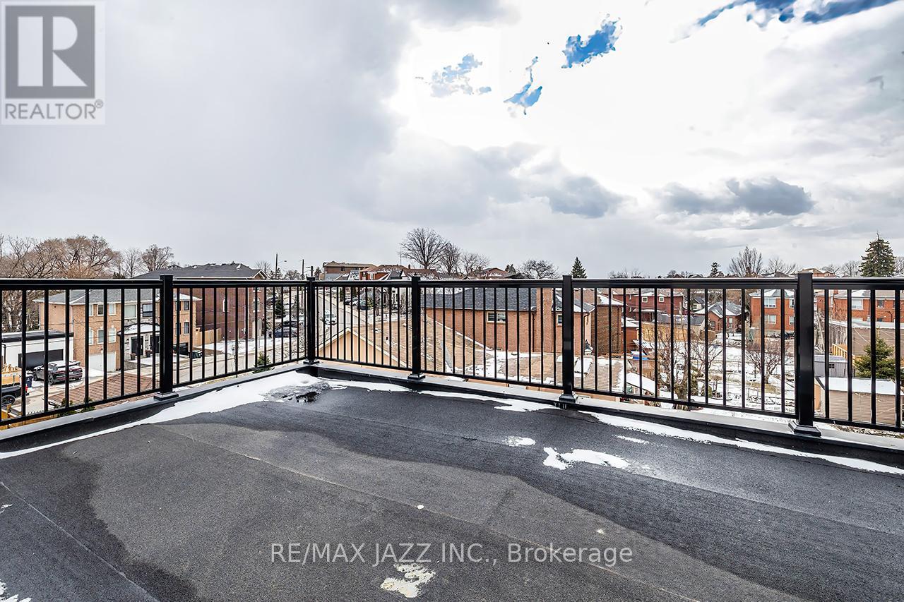 76 Haverson Boulevard, Toronto (Keelesdale-Eglinton West), Ontario  M6M 3J9 - Photo 40 - W12896536