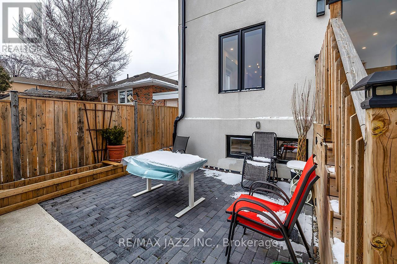 76 Haverson Boulevard, Toronto (Keelesdale-Eglinton West), Ontario  M6M 3J9 - Photo 46 - W12896536