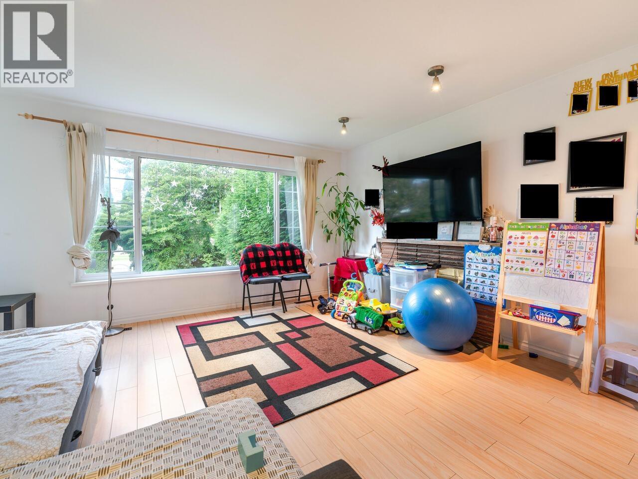 2216 E 41st Avenue, Vancouver, British Columbia  V5P 1L6 - Photo 2 - R3085346