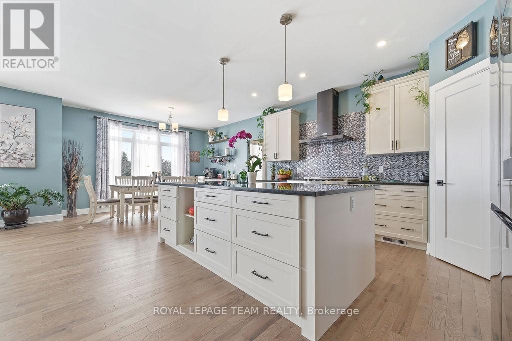 80 Raymond Luhta Crescent, Mcnab/braeside, Ontario  K7S 3G8 - Photo 13 - X12896474