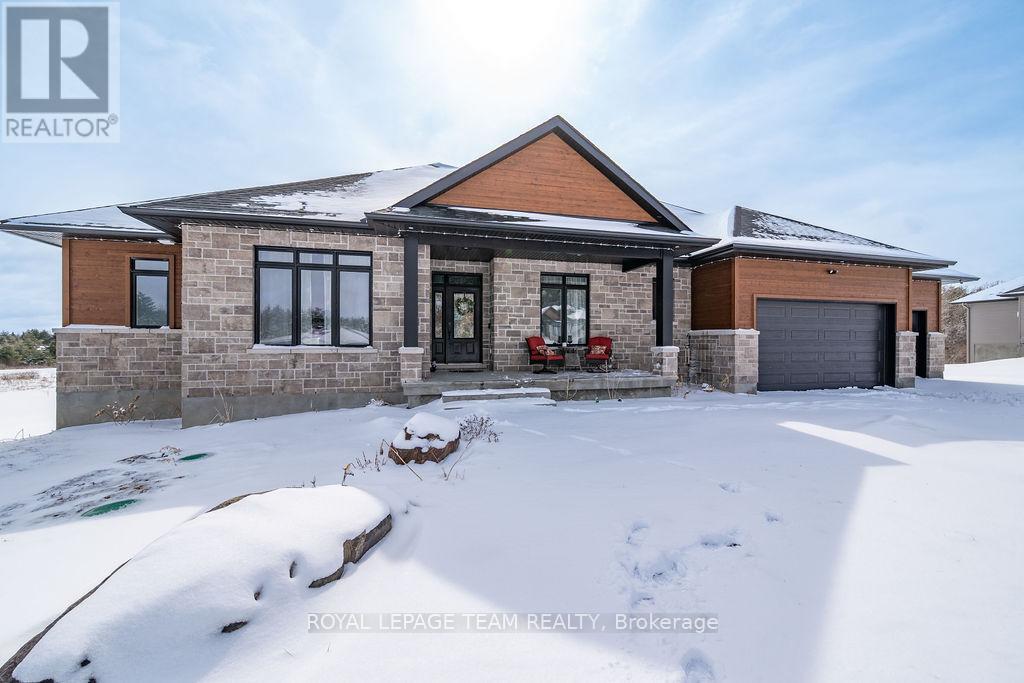 80 Raymond Luhta Crescent, Mcnab/braeside, Ontario  K7S 3G8 - Photo 2 - X12896474