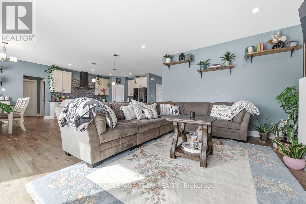 80 Raymond Luhta Crescent, Mcnab/braeside, Ontario  K7S 3G8 - Photo 24 - X12896474