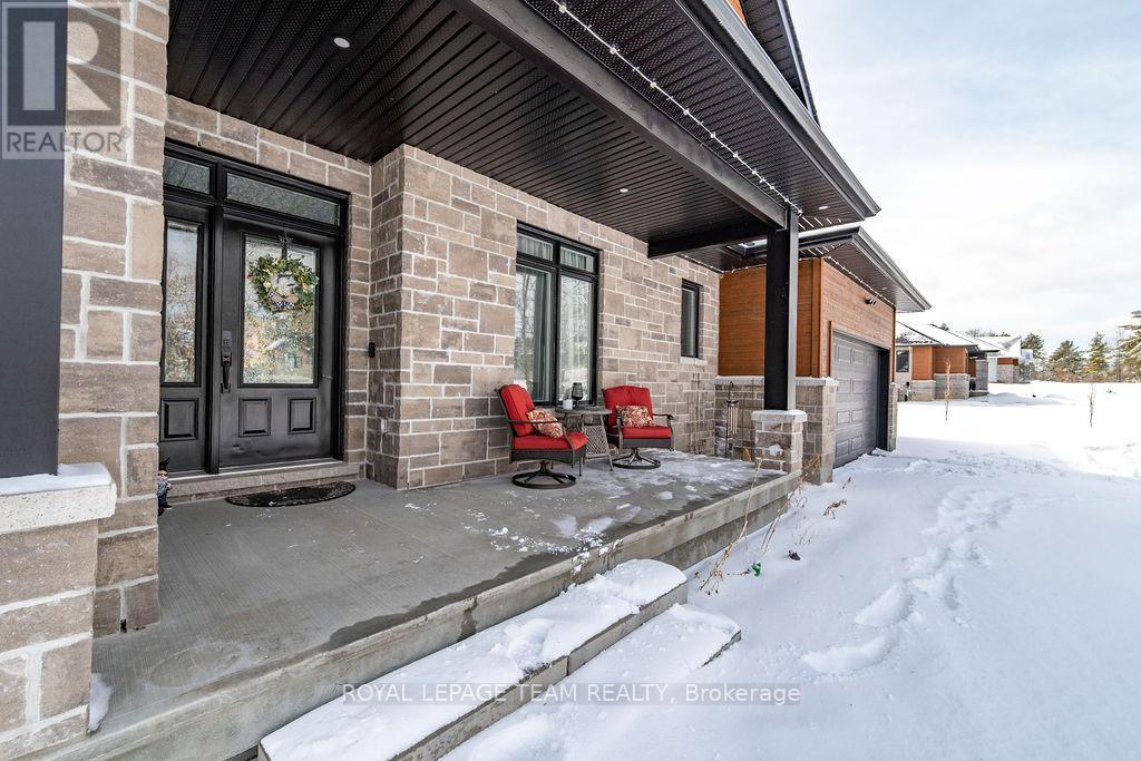 80 Raymond Luhta Crescent, Mcnab/braeside, Ontario  K7S 3G8 - Photo 3 - X12896474