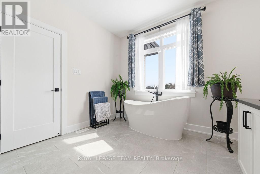 80 Raymond Luhta Crescent, Mcnab/braeside, Ontario  K7S 3G8 - Photo 33 - X12896474