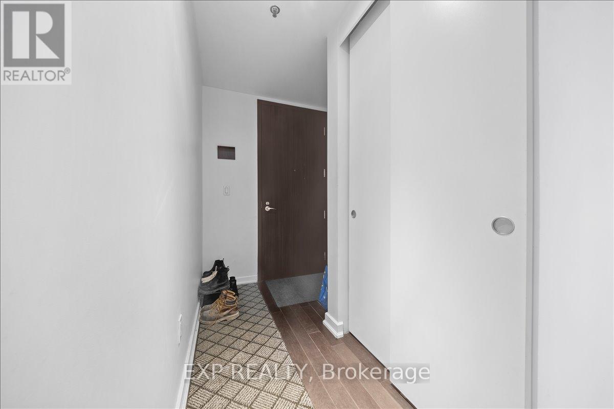 611 - 300 Lisgar Street, Ottawa, Ontario  K2P 0E2 - Photo 2 - X12896444