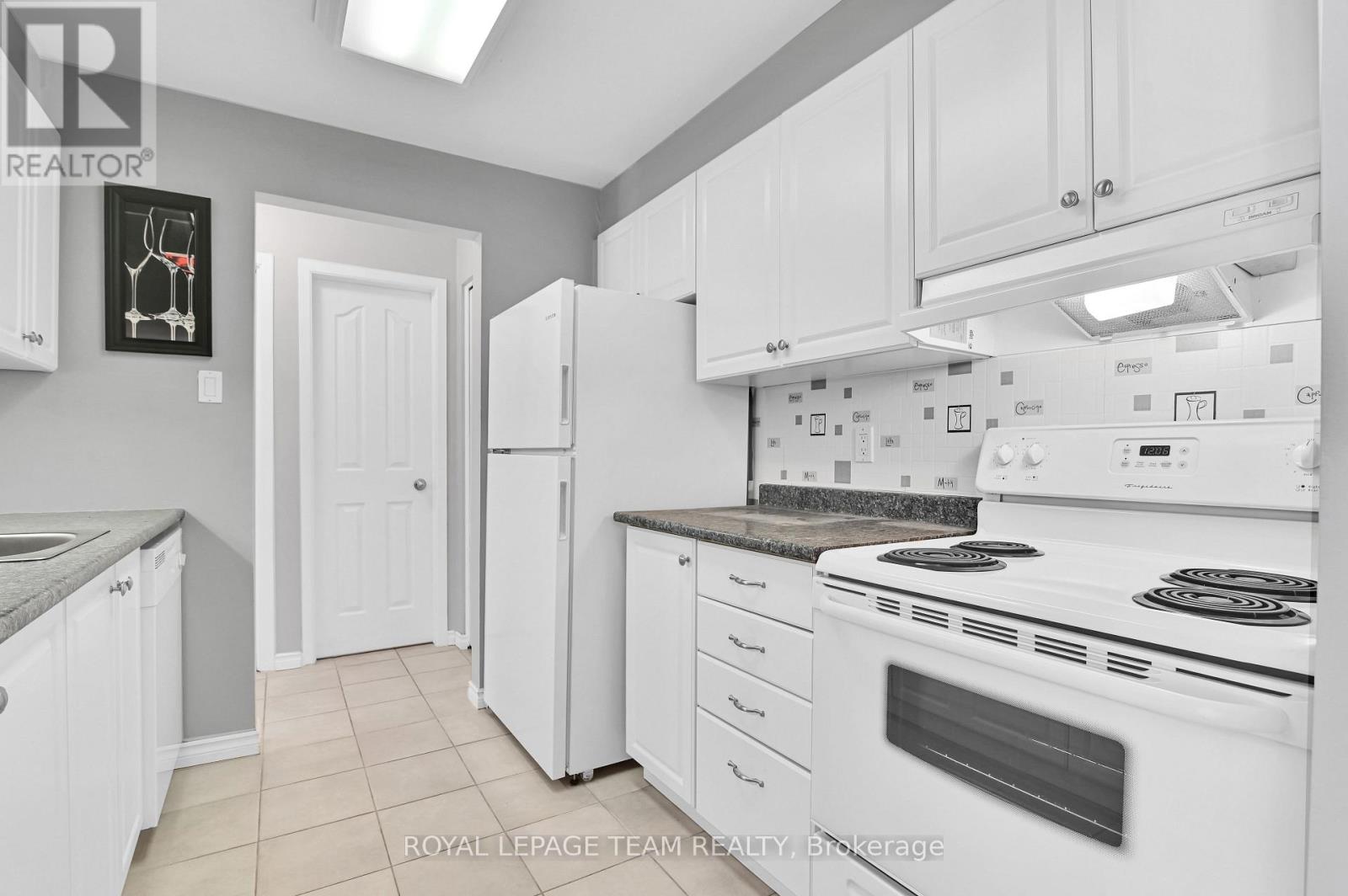 102 - 1785 Cabaret Lane, Ottawa, Ontario  K4A 2H2 - Photo 16 - X12896526