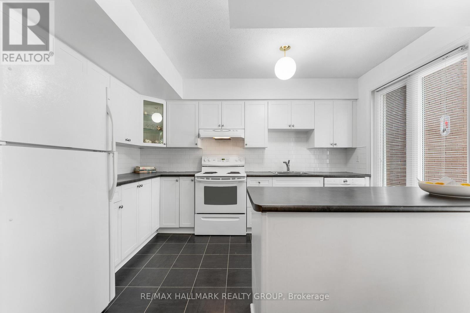 1916 Russell Road, Ottawa, Ontario  K1G 1L6 - Photo 16 - X12896576