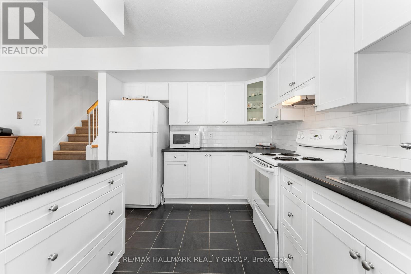 1916 Russell Road, Ottawa, Ontario  K1G 1L6 - Photo 17 - X12896576