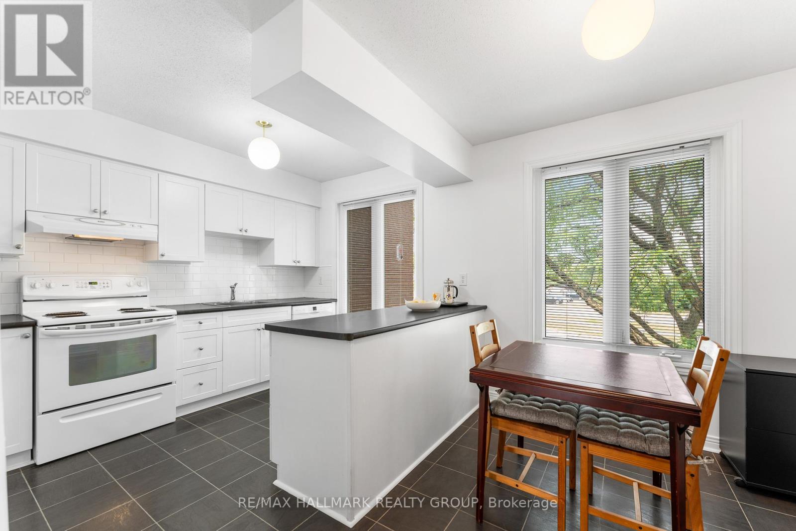 1916 Russell Road, Ottawa, Ontario  K1G 1L6 - Photo 18 - X12896576