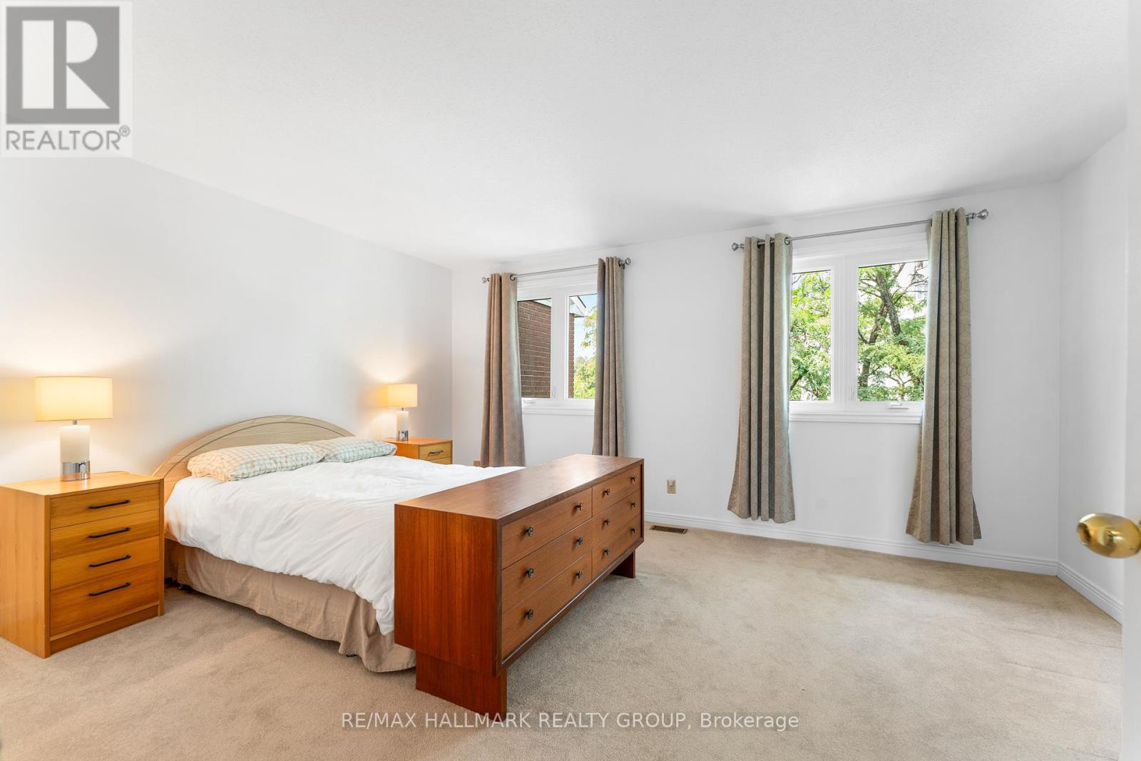 1916 Russell Road, Ottawa, Ontario  K1G 1L6 - Photo 27 - X12896576