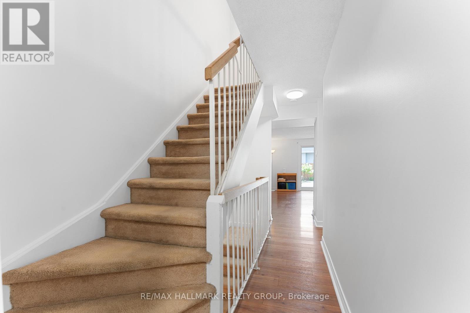 1916 Russell Road, Ottawa, Ontario  K1G 1L6 - Photo 3 - X12896576