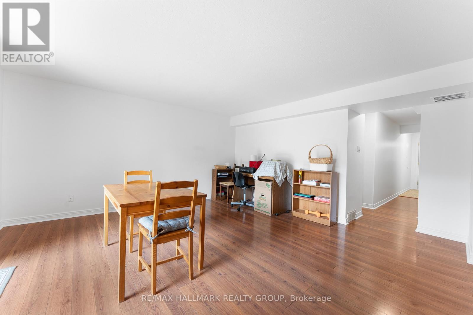 1916 Russell Road, Ottawa, Ontario  K1G 1L6 - Photo 5 - X12896576