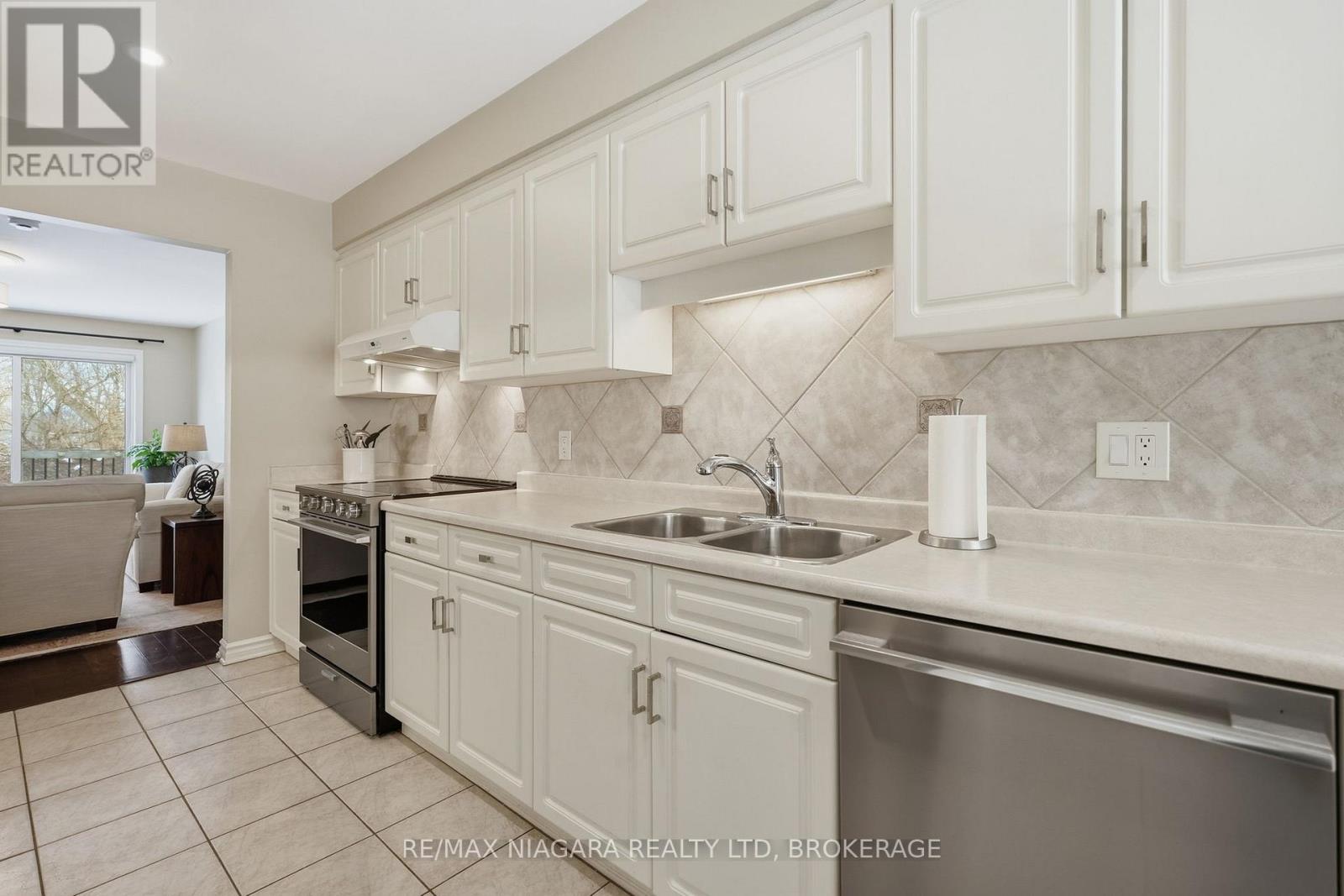 9 - 77 Erion Road, St. Catharines, Ontario  L2W 1B4 - Photo 11 - X12896402