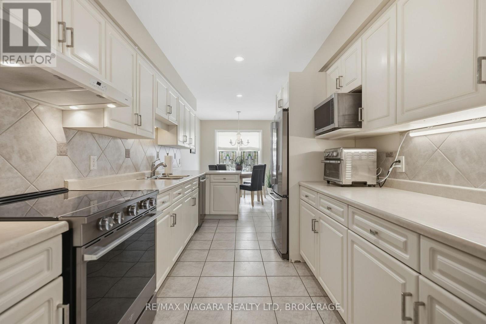 9 - 77 Erion Road, St. Catharines, Ontario  L2W 1B4 - Photo 9 - X12896402