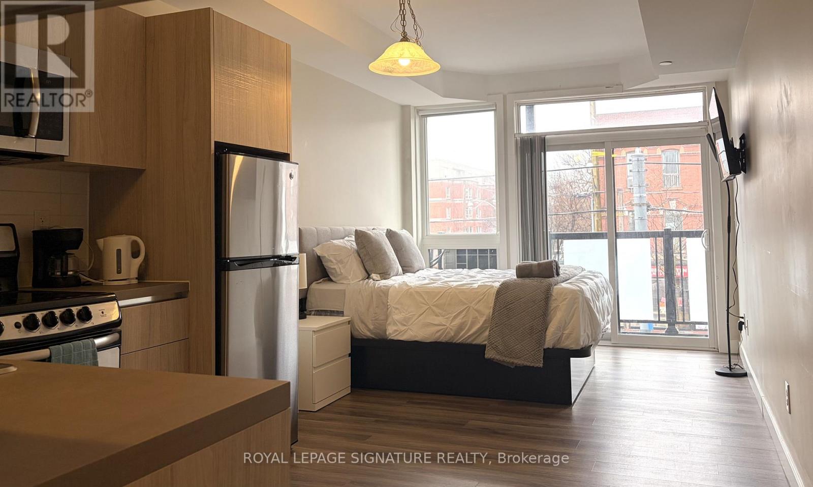 201 - 335 College Street, Toronto, Ontario  M5T 1S2 - Photo 1 - C12896412