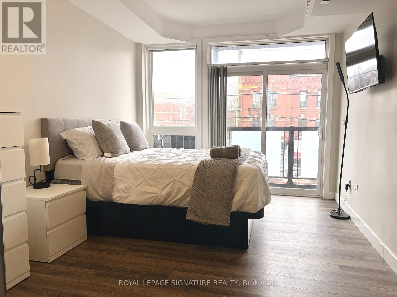 201 - 335 College Street, Toronto, Ontario  M5T 1S2 - Photo 4 - C12896412