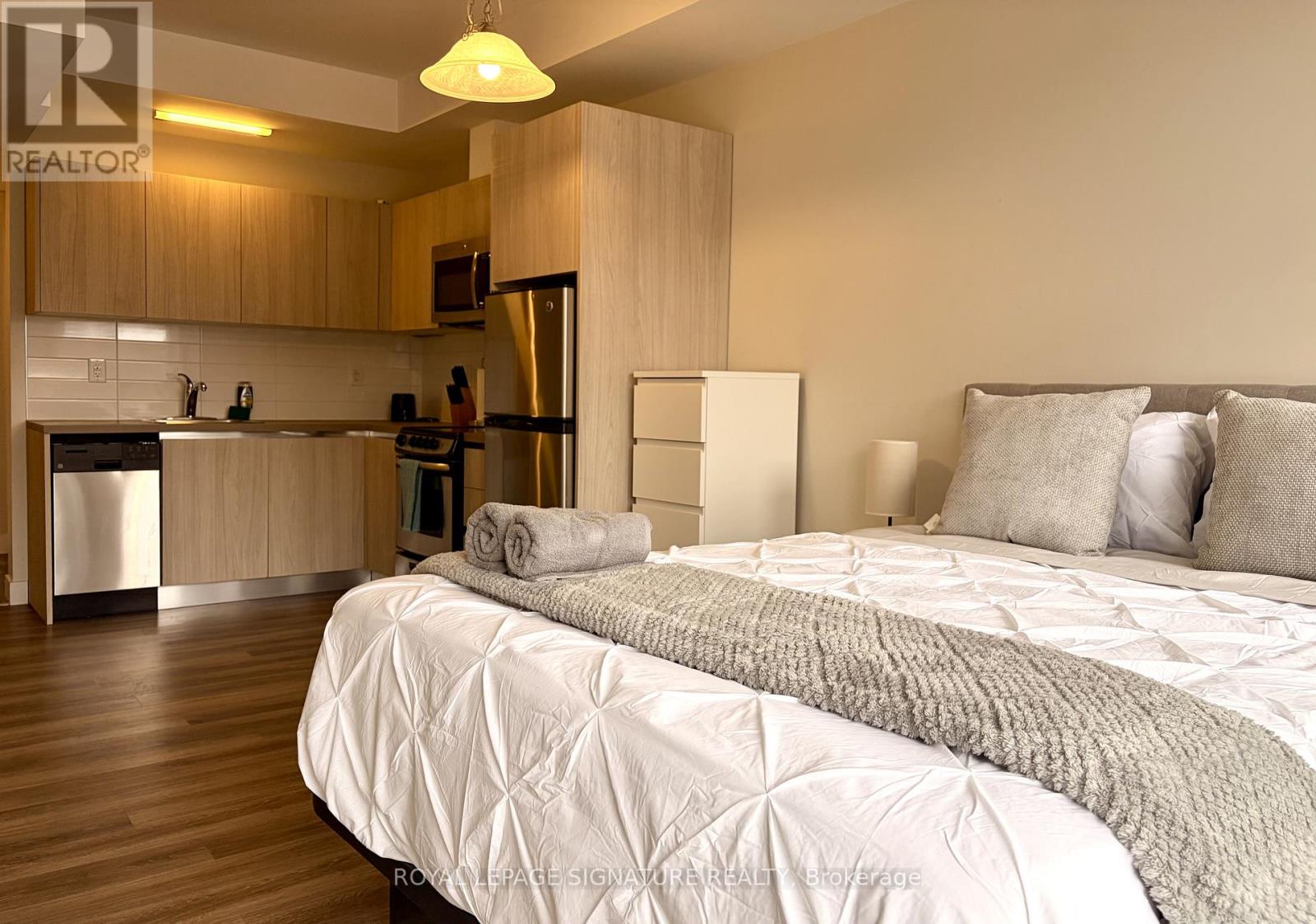 201 - 335 College Street, Toronto, Ontario  M5T 1S2 - Photo 6 - C12896412