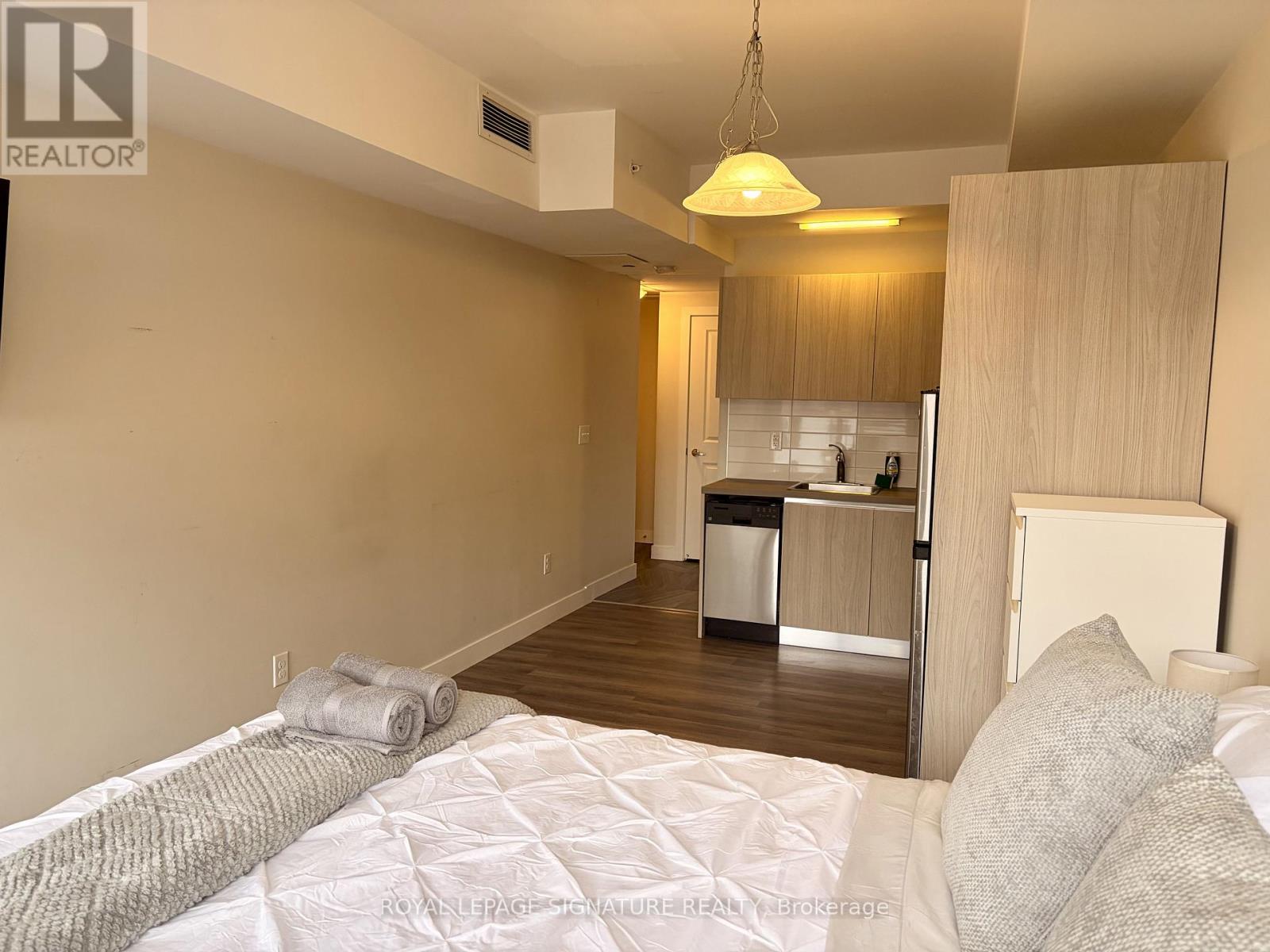 201 - 335 College Street, Toronto, Ontario  M5T 1S2 - Photo 7 - C12896412