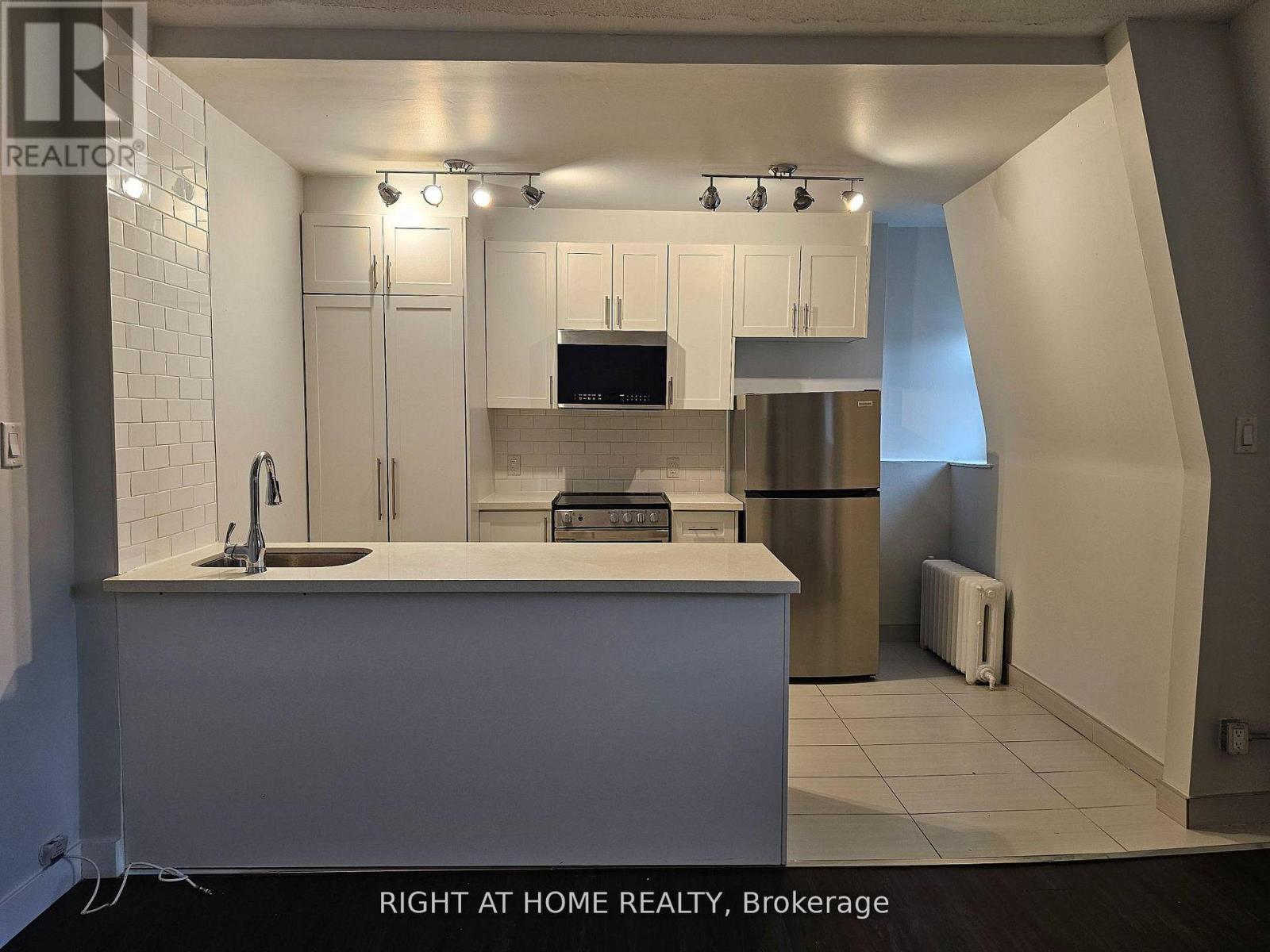 203 - 72 WELLESLEY STREET E, Toronto, Ontario