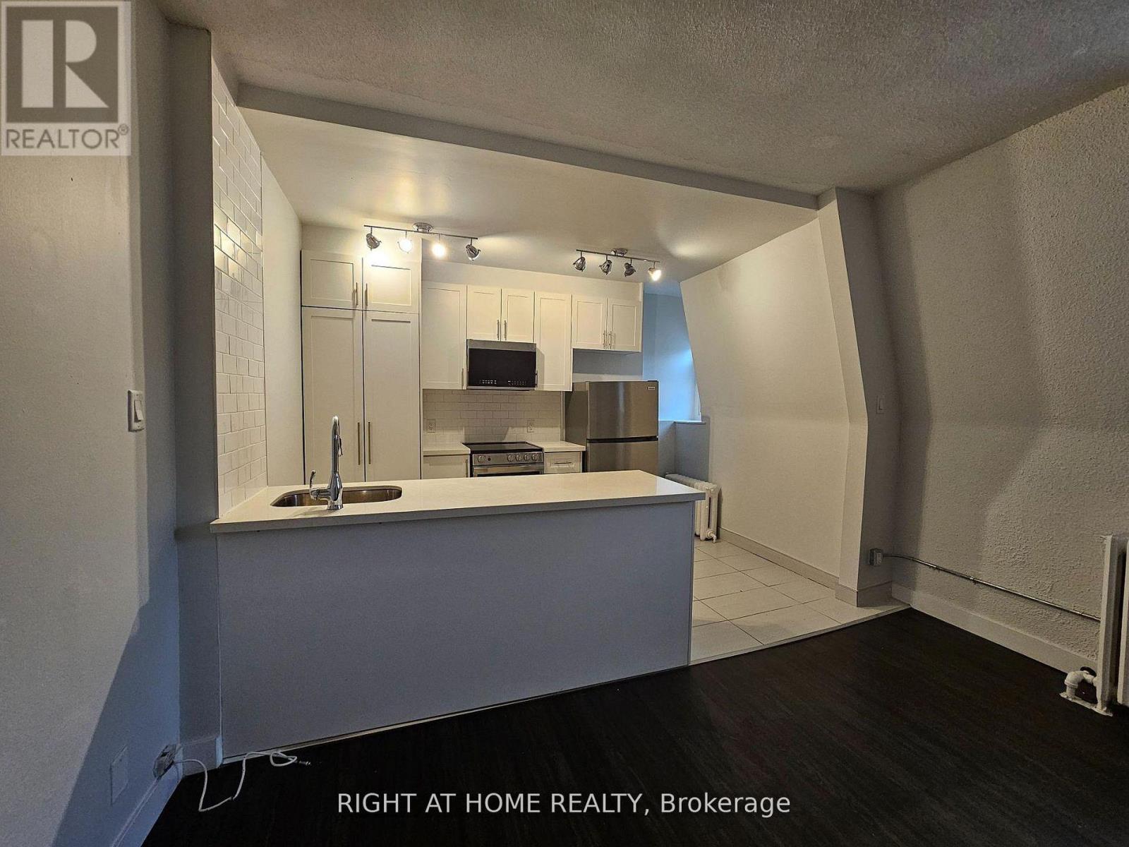 203 - 72 Wellesley Street E, Toronto, Ontario  M4Y 1H2 - Photo 4 - C12896434