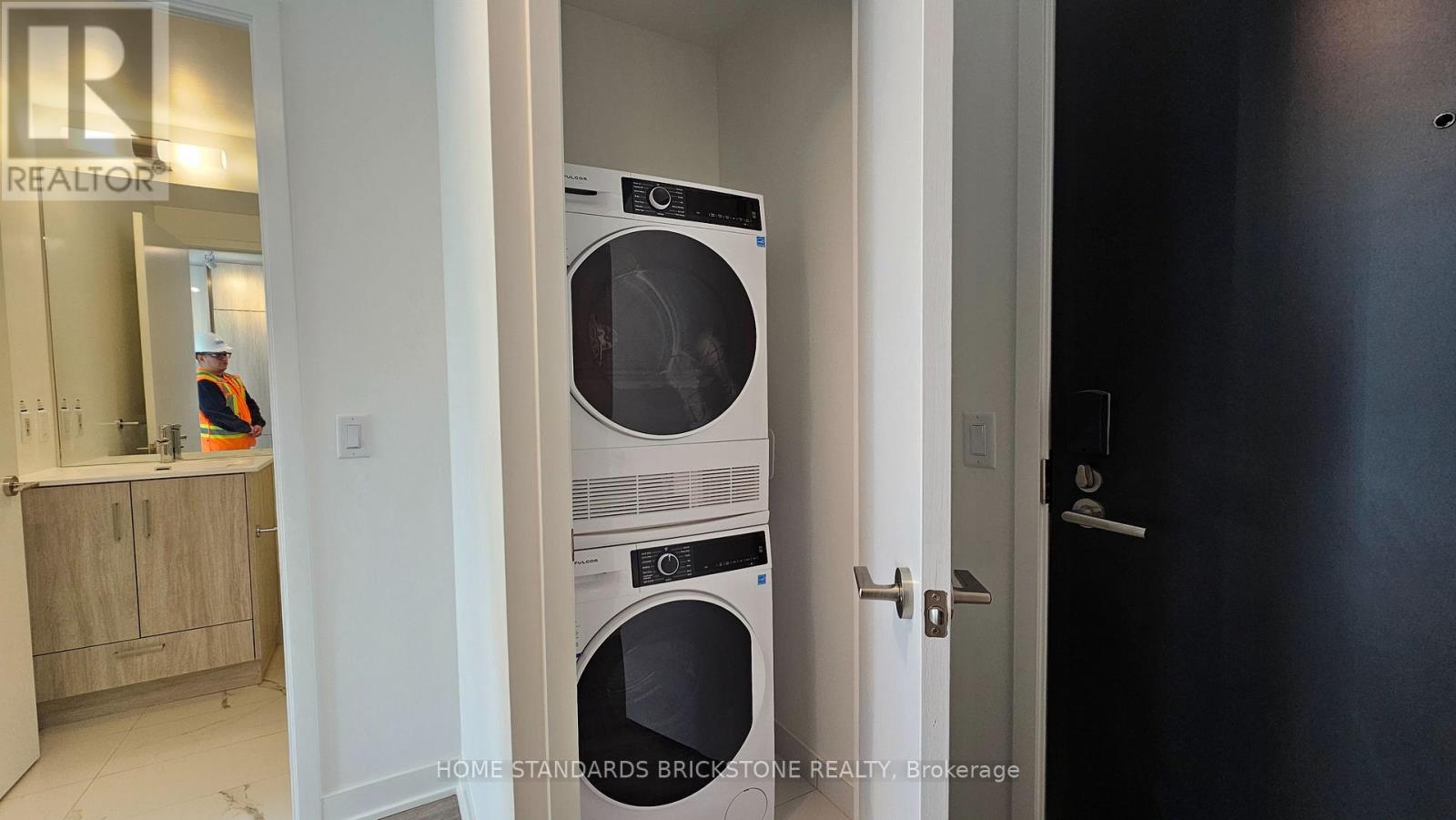 3211 - 180 Front Street E, Toronto, Ontario  M5A 0A9 - Photo 10 - C12896506