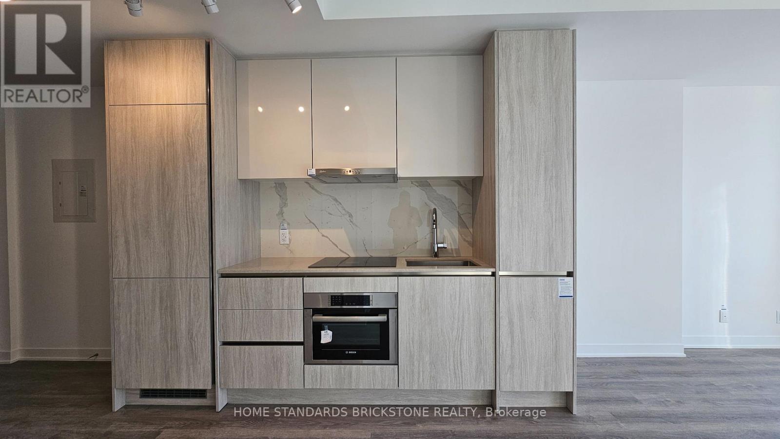 3211 - 180 Front Street E, Toronto, Ontario  M5A 0A9 - Photo 3 - C12896506