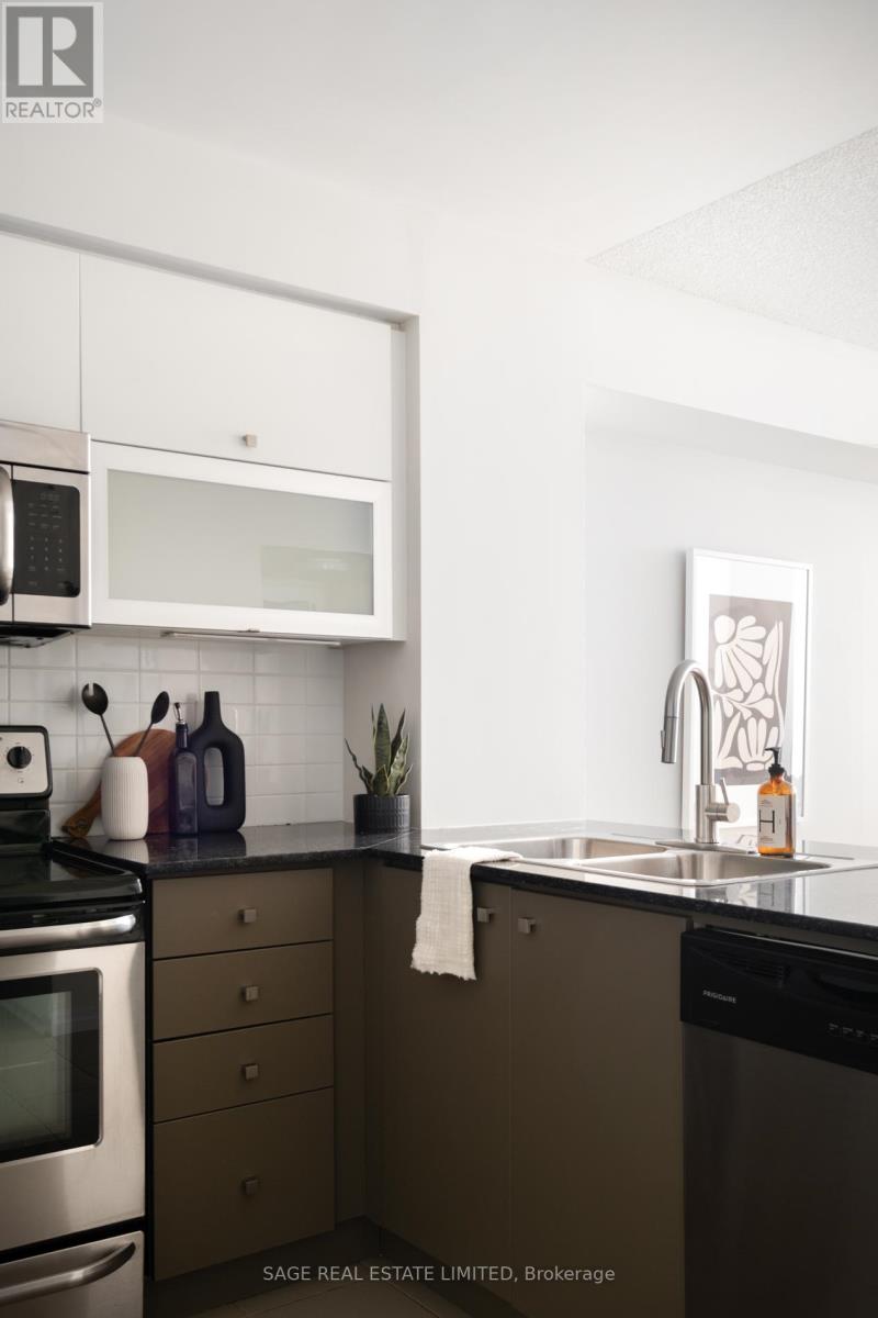 1408 - 275 Yorkland Road, Toronto, Ontario  M2J 0B4 - Photo 3 - C12896514