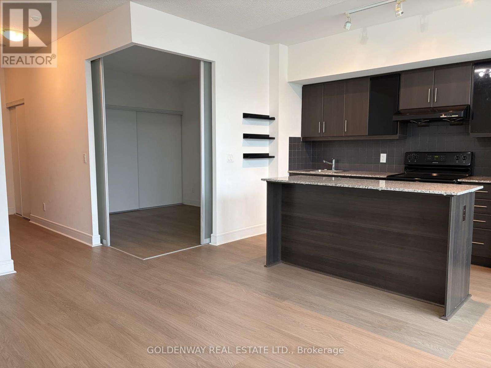 208 - 35 Brian Peck Crescent, Toronto, Ontario  M4G 0A5 - Photo 2 - C12896570