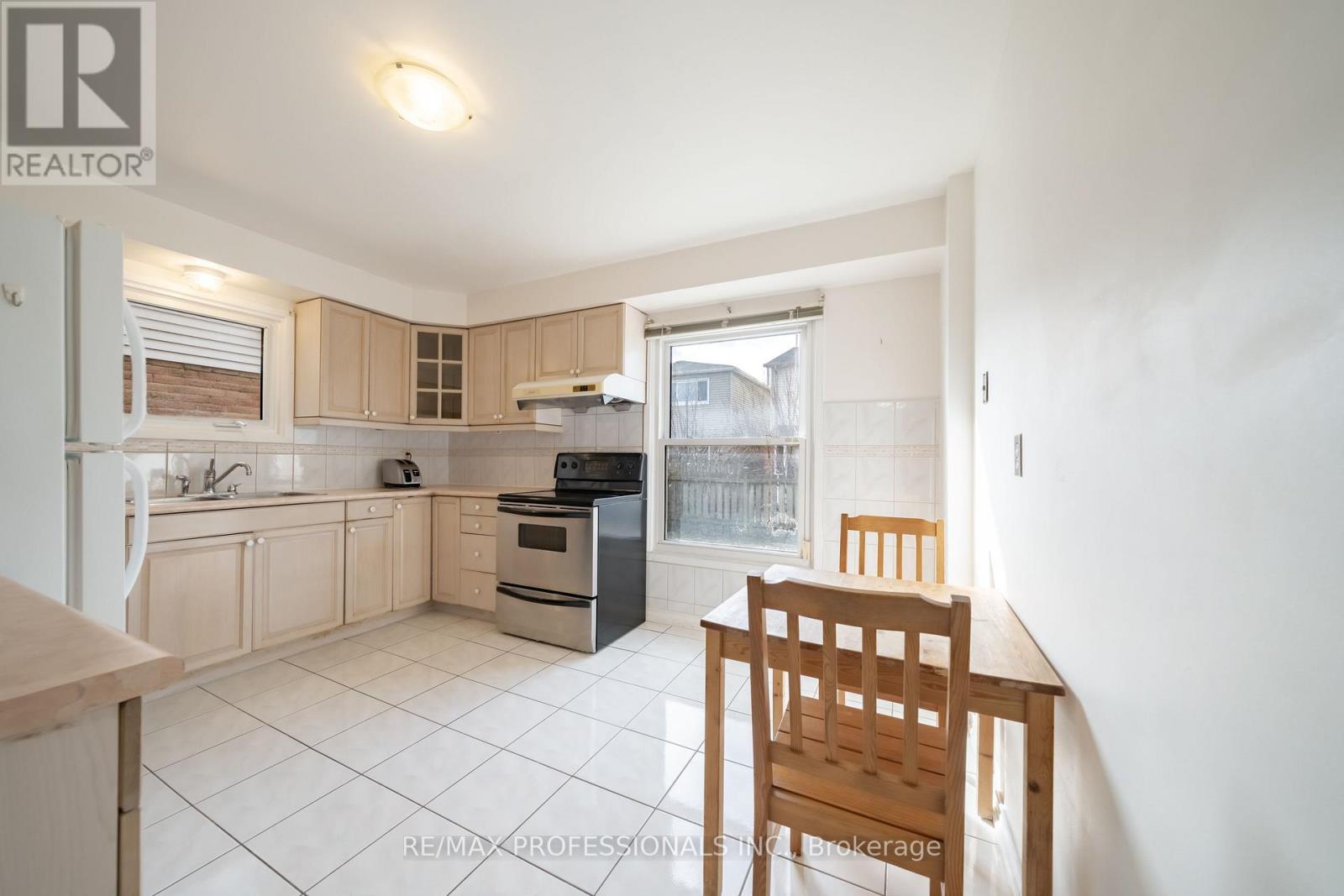 23 Jacob Fisher Drive, Toronto, Ontario  M1B 4K3 - Photo 10 - E12896374