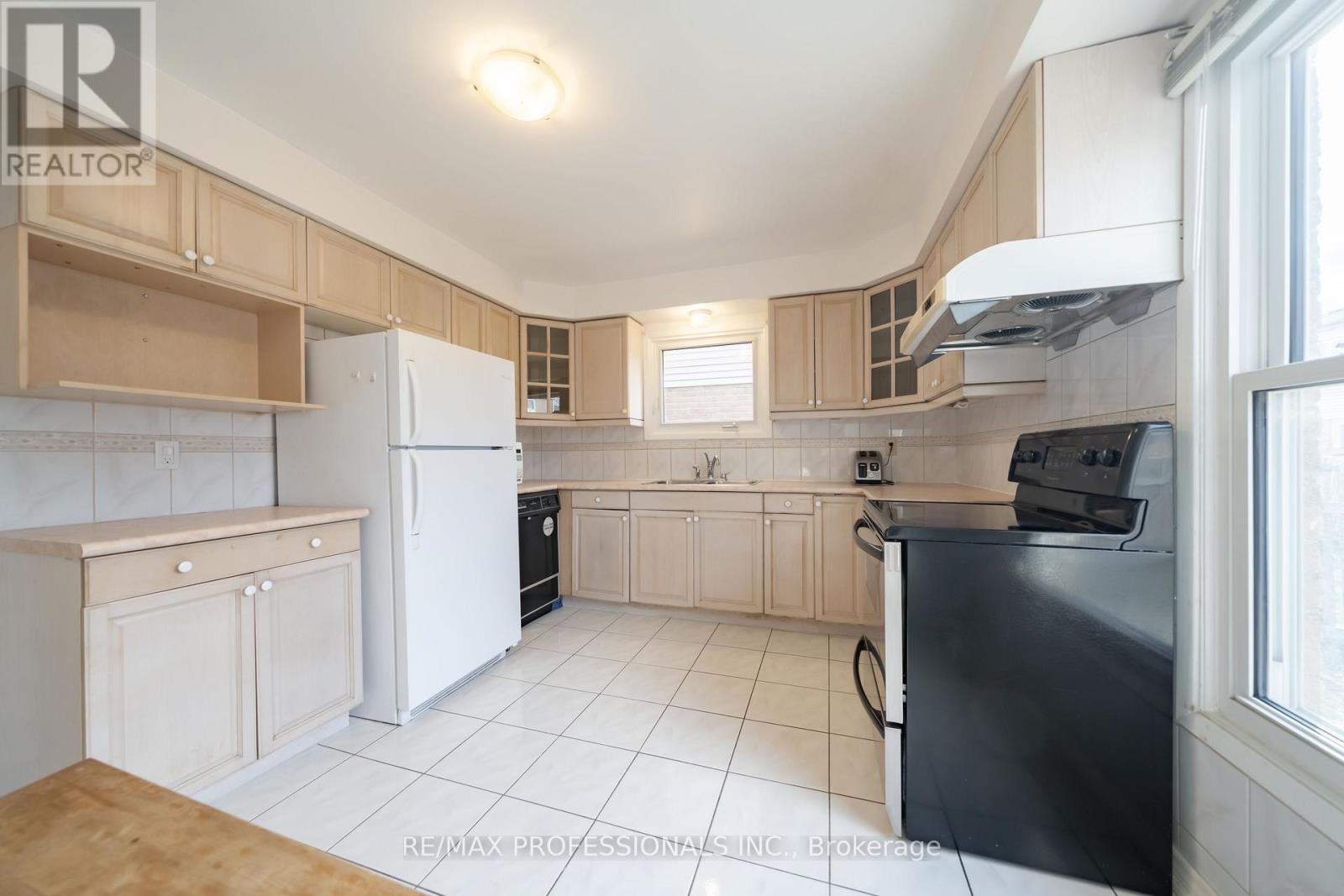 23 Jacob Fisher Drive, Toronto, Ontario  M1B 4K3 - Photo 11 - E12896374