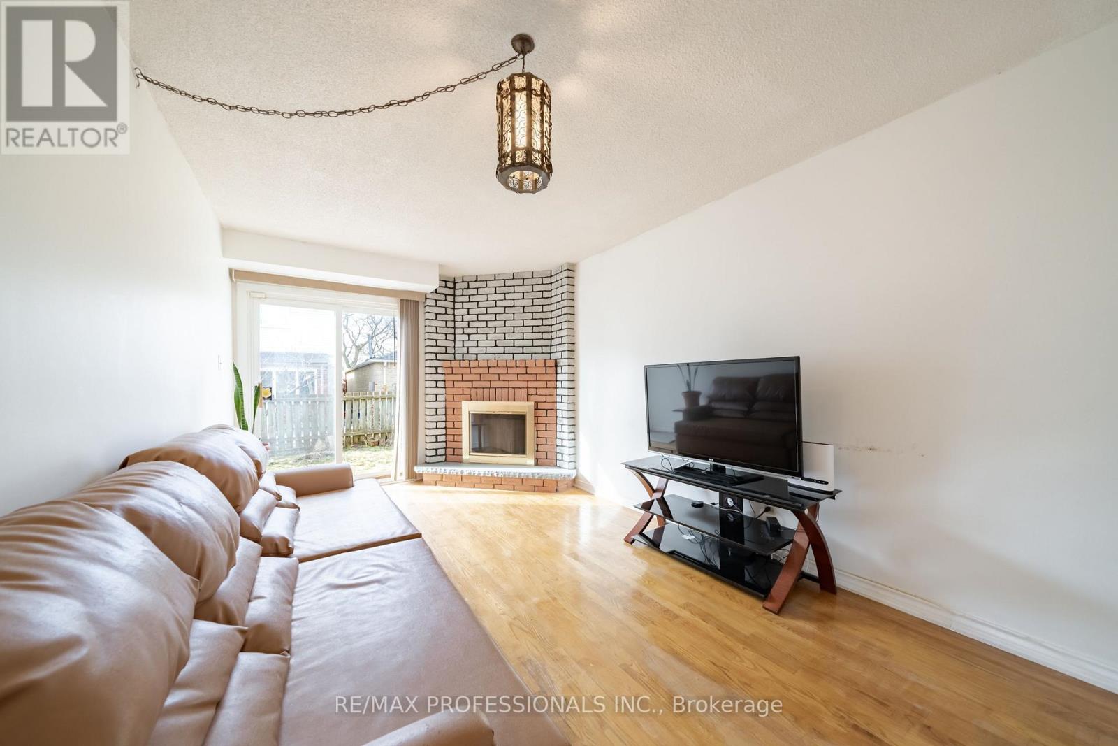 23 Jacob Fisher Drive, Toronto, Ontario  M1B 4K3 - Photo 13 - E12896374