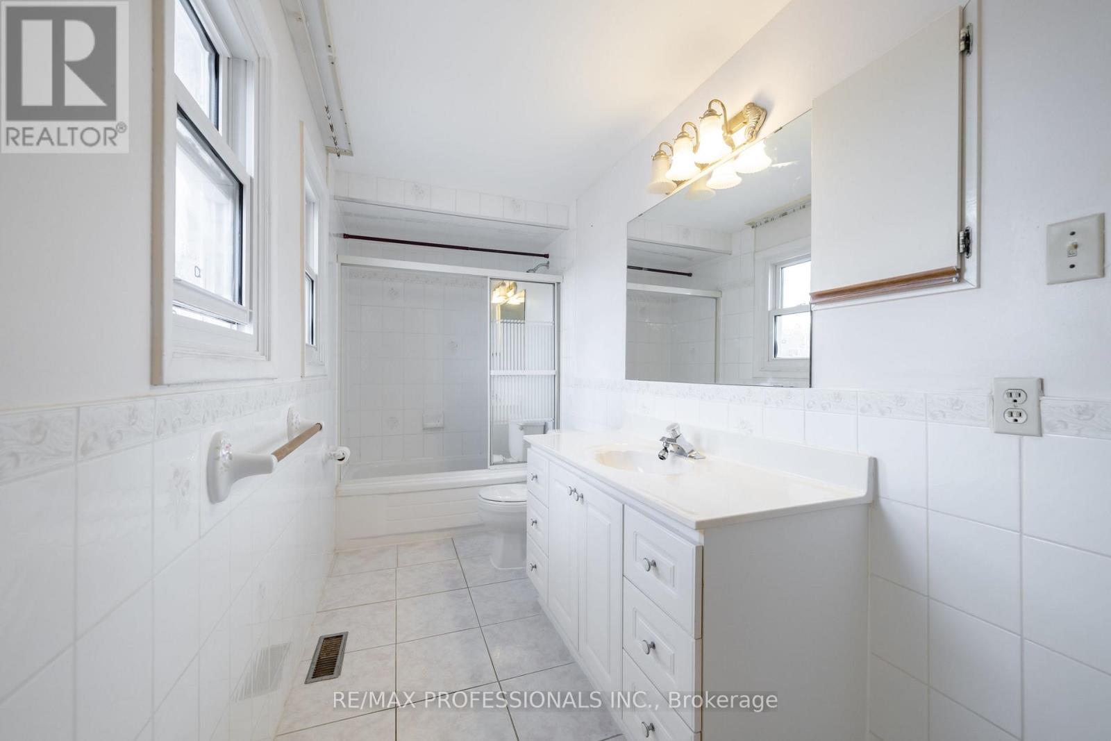 23 Jacob Fisher Drive, Toronto, Ontario  M1B 4K3 - Photo 20 - E12896374