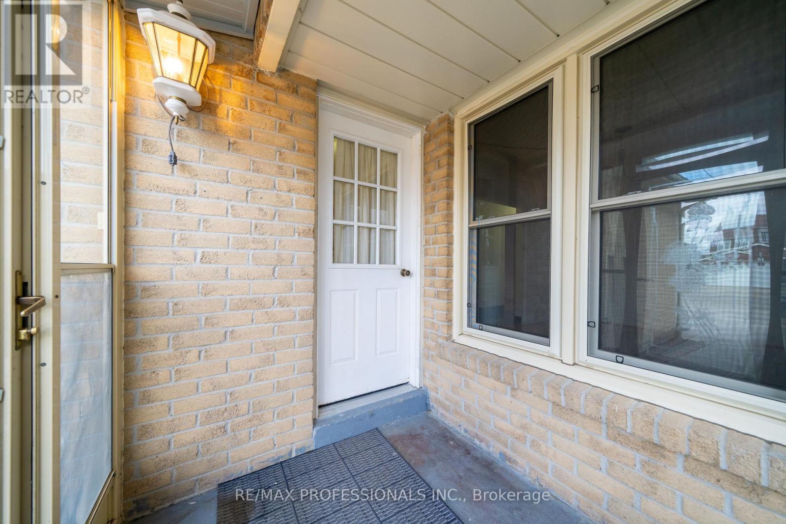 23 Jacob Fisher Drive, Toronto, Ontario  M1B 4K3 - Photo 3 - E12896374