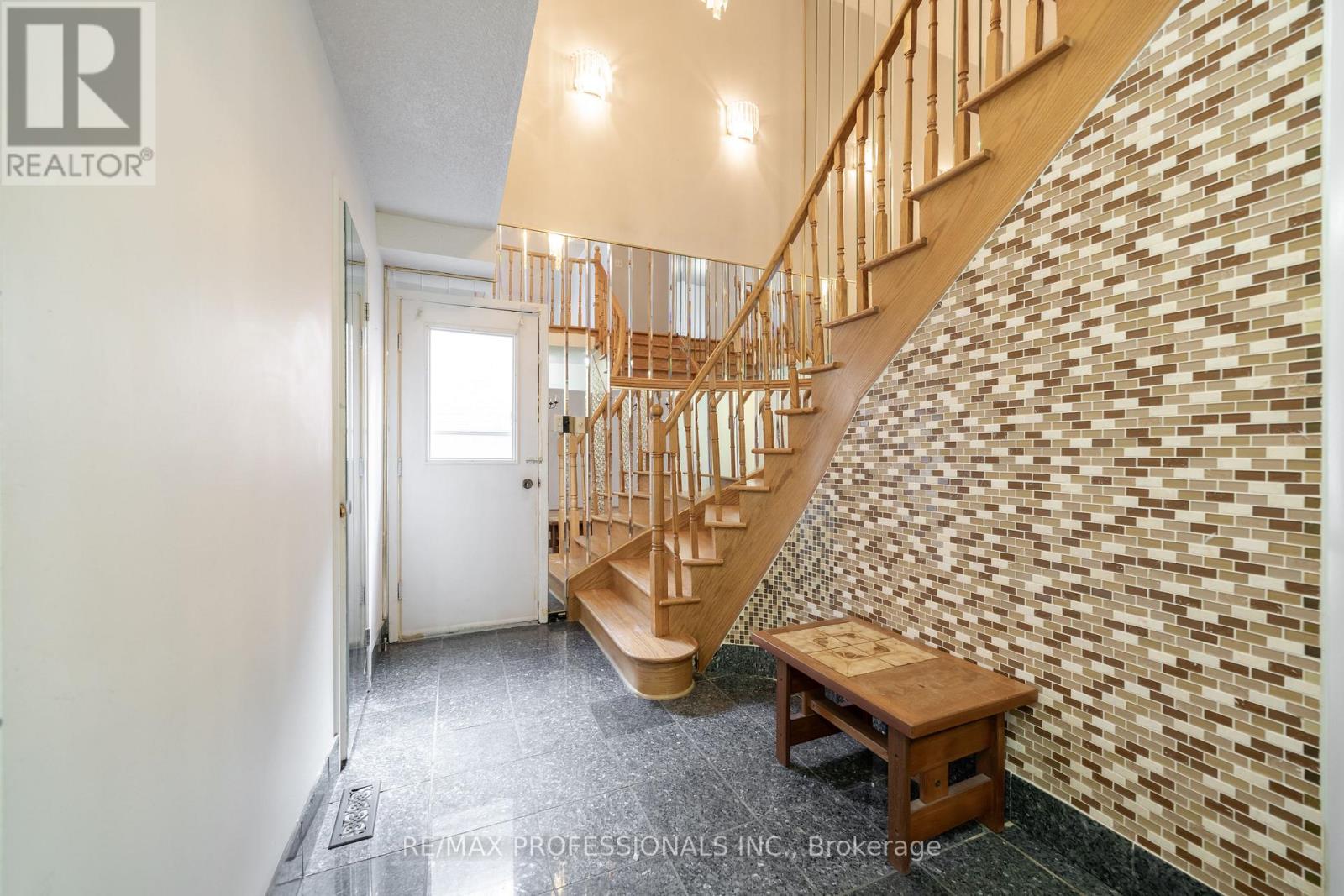 23 Jacob Fisher Drive, Toronto, Ontario  M1B 4K3 - Photo 5 - E12896374