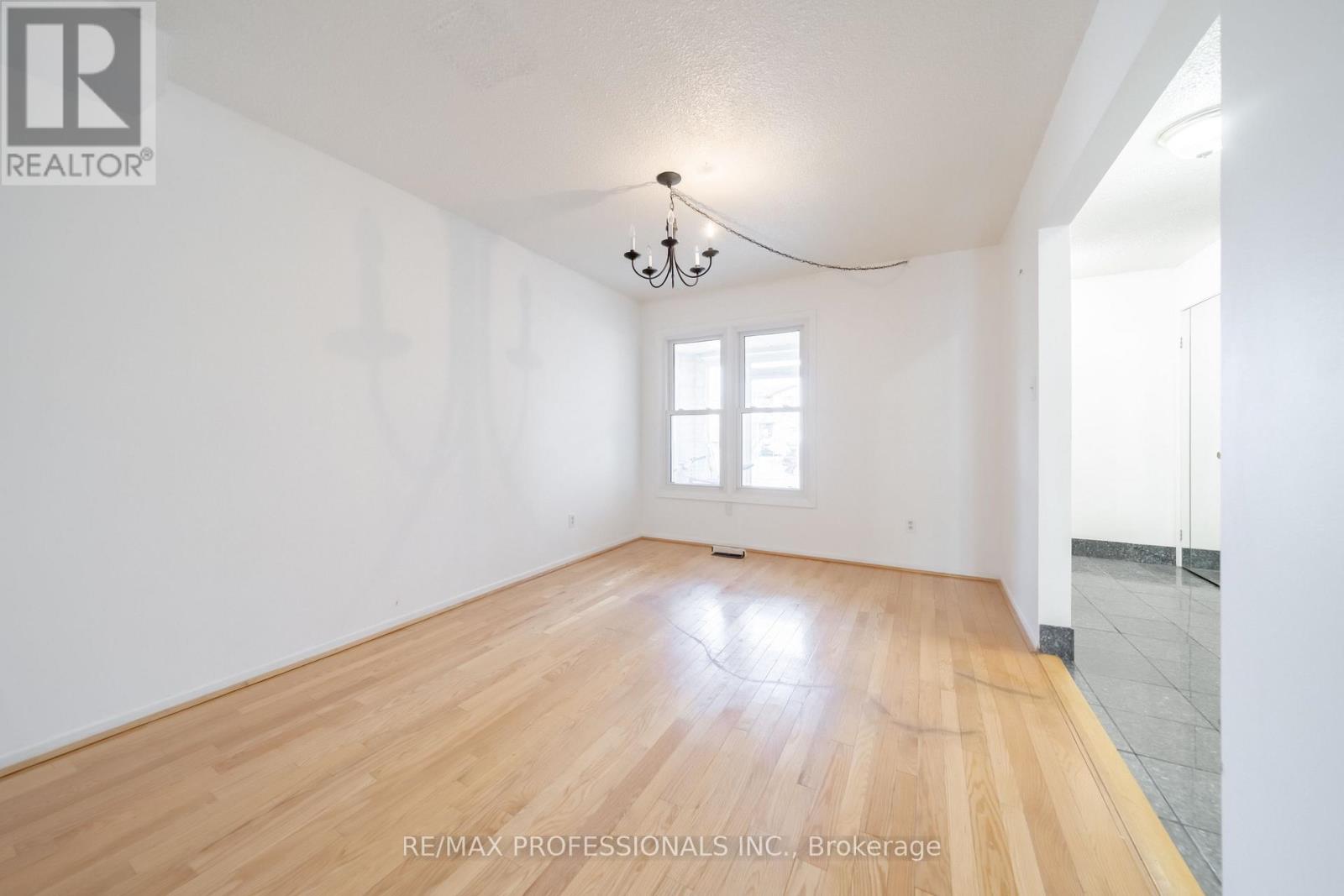 23 Jacob Fisher Drive, Toronto, Ontario  M1B 4K3 - Photo 7 - E12896374