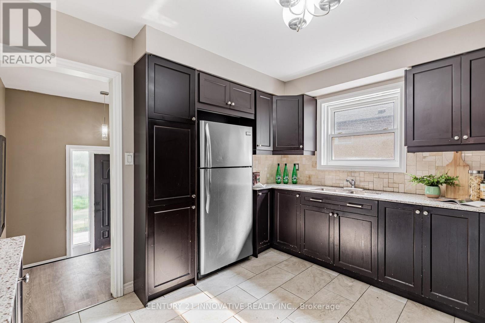 64 Dale Avenue, Toronto, Ontario  M1J 3J5 - Photo 3 - E12896414