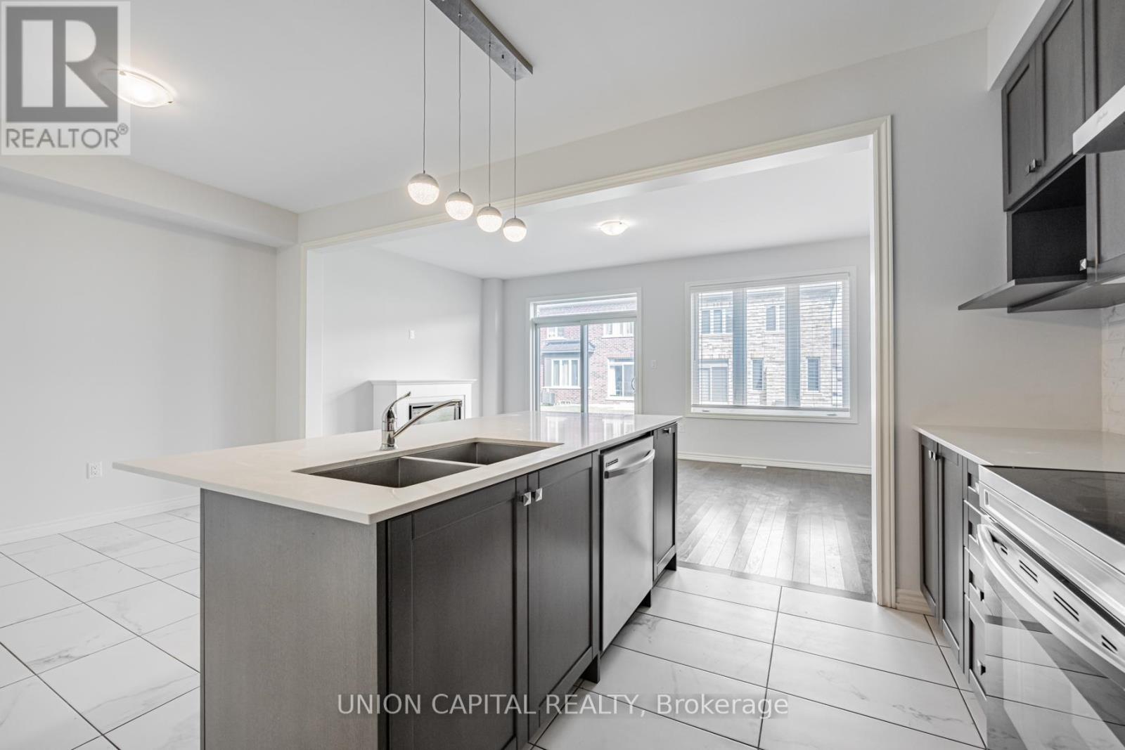 112 Ogston Crescent, Whitby, Ontario  L1P 0H2 - Photo 10 - E12896452