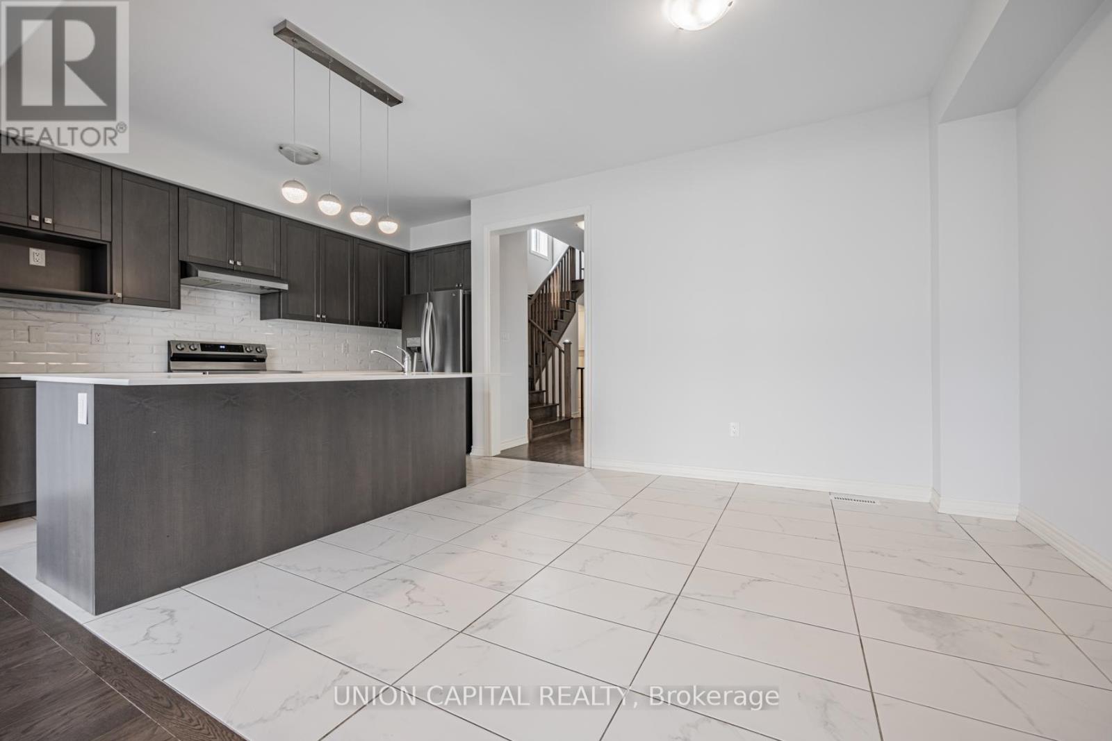 112 Ogston Crescent, Whitby, Ontario  L1P 0H2 - Photo 11 - E12896452