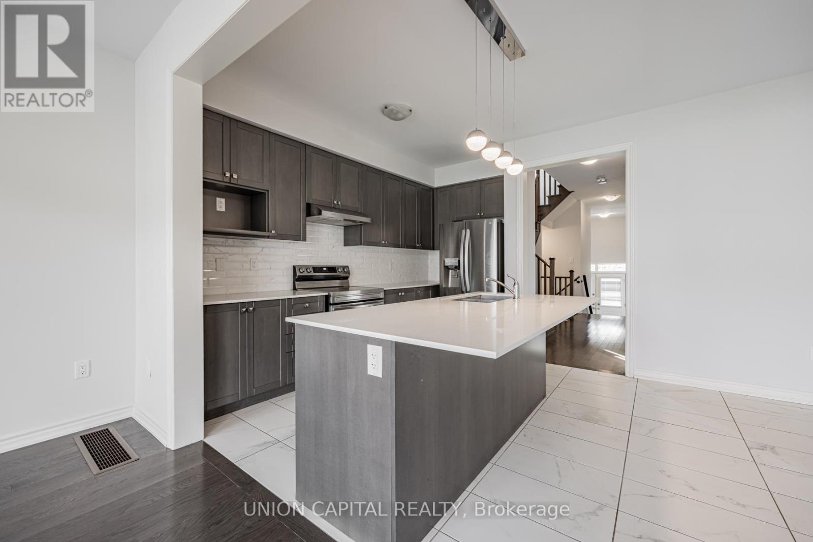 112 Ogston Crescent, Whitby, Ontario  L1P 0H2 - Photo 7 - E12896452