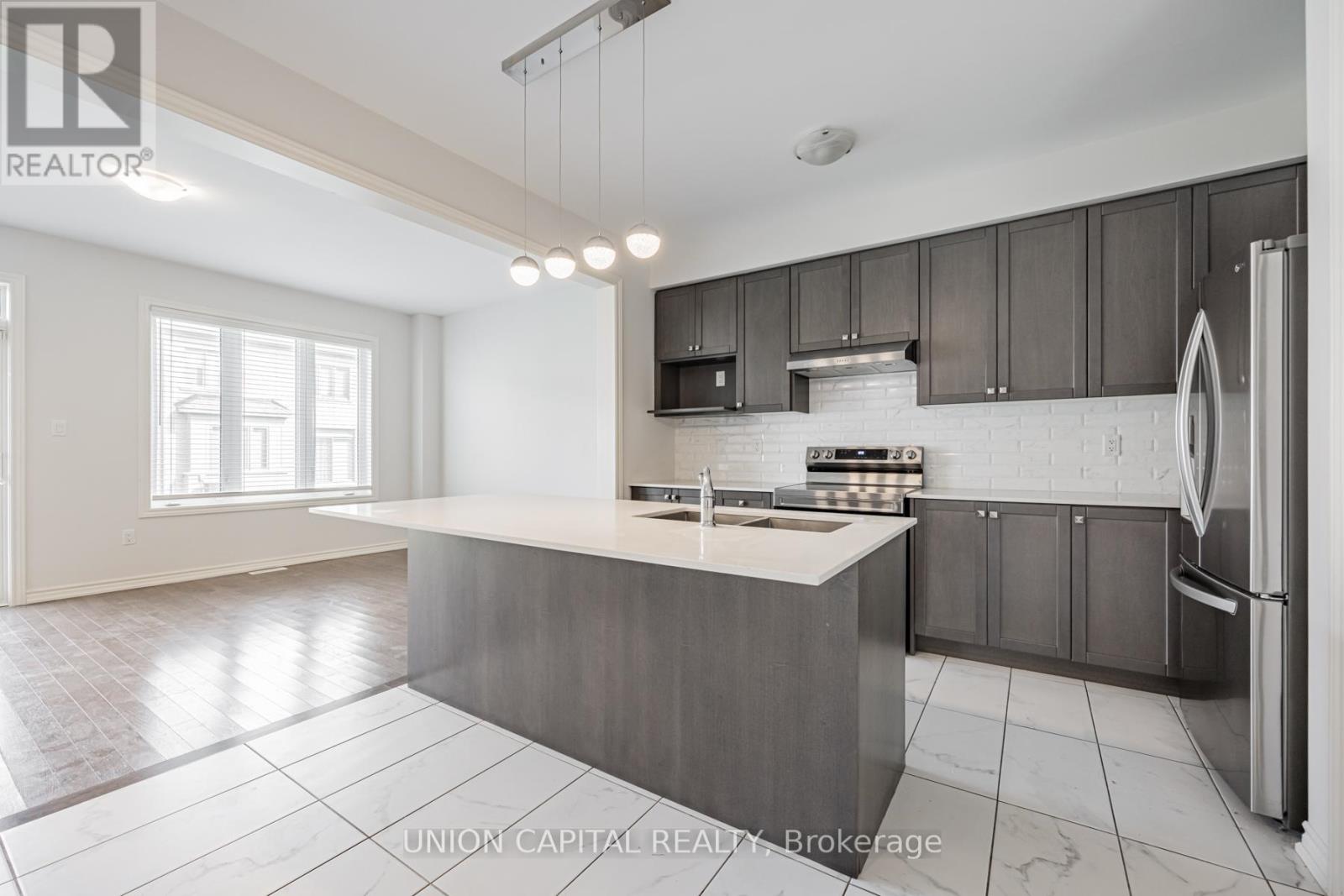 112 Ogston Crescent, Whitby, Ontario  L1P 0H2 - Photo 8 - E12896452