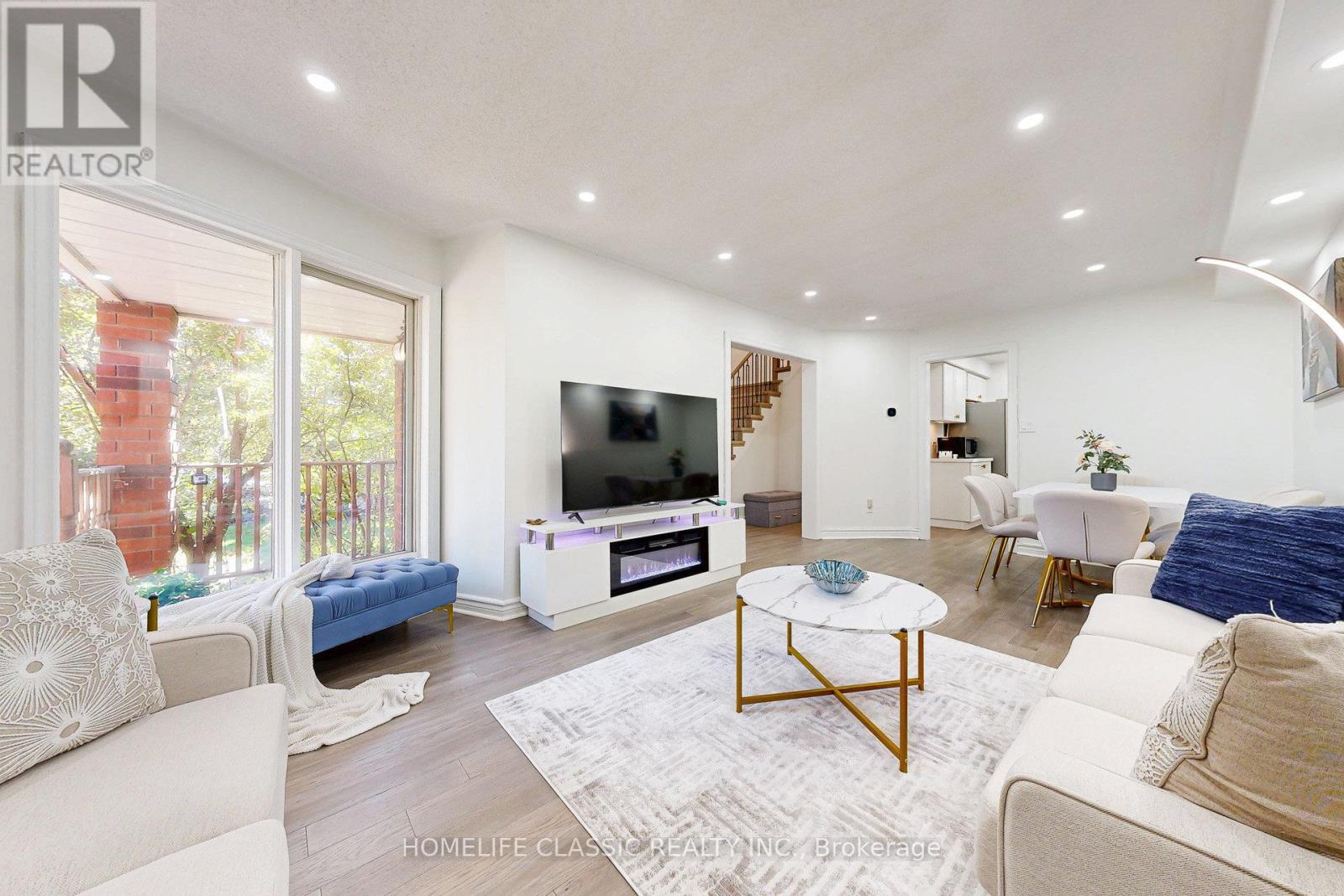 46 October Lane, Aurora, Ontario  L4G 6Z9 - Photo 3 - N12896466