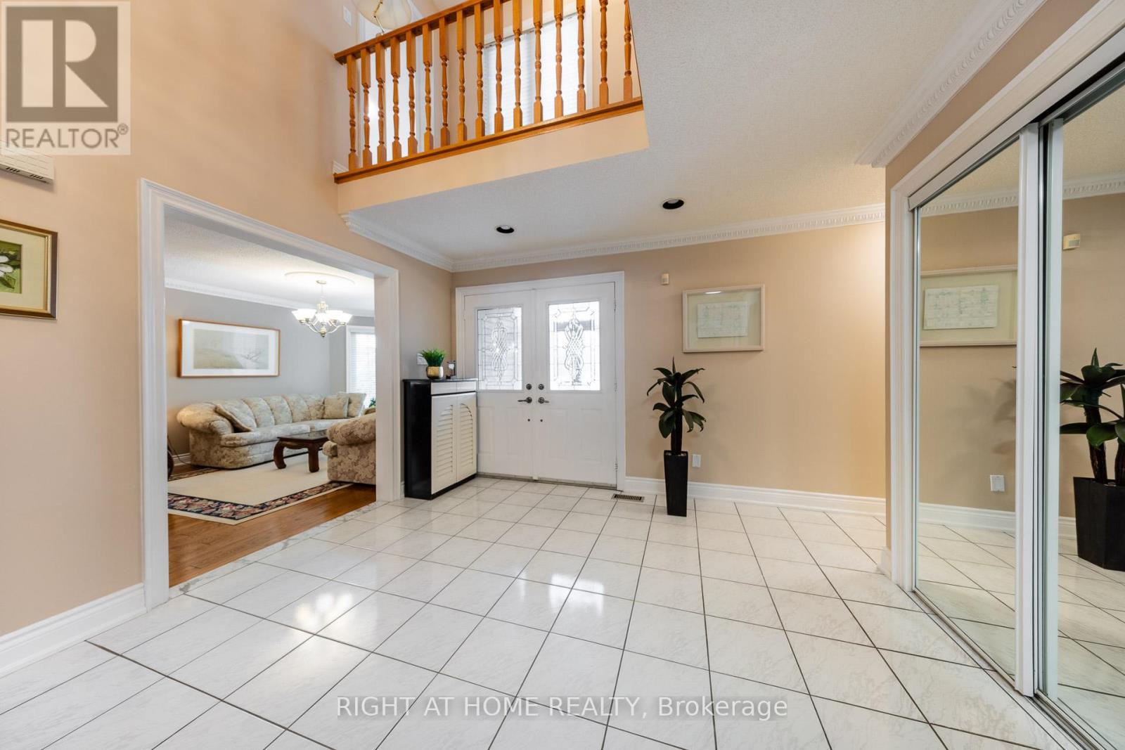 27 Addison Street, Richmond Hill, Ontario  L4C 9N1 - Photo 4 - N12896492