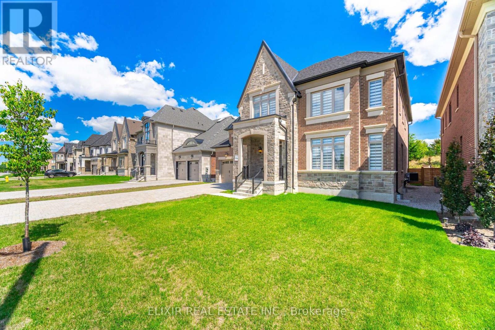 33 Sculpture Garden Lane, Vaughan, Ontario  L4H 4P1 - Photo 3 - N12896528