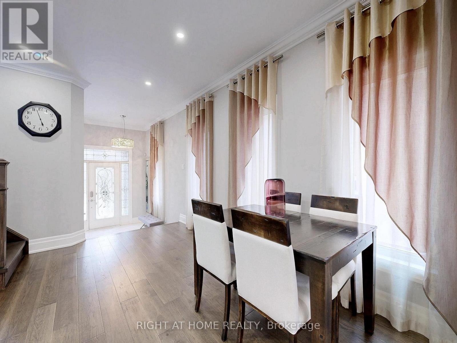 26 Carnoustie Crescent, Richmond Hill, Ontario  L4E 0A2 - Photo 14 - N12896562