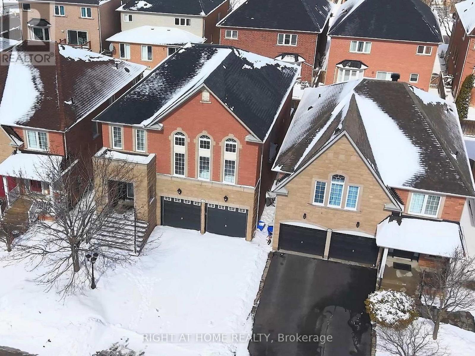 26 Carnoustie Crescent, Richmond Hill, Ontario  L4E 0A2 - Photo 2 - N12896562