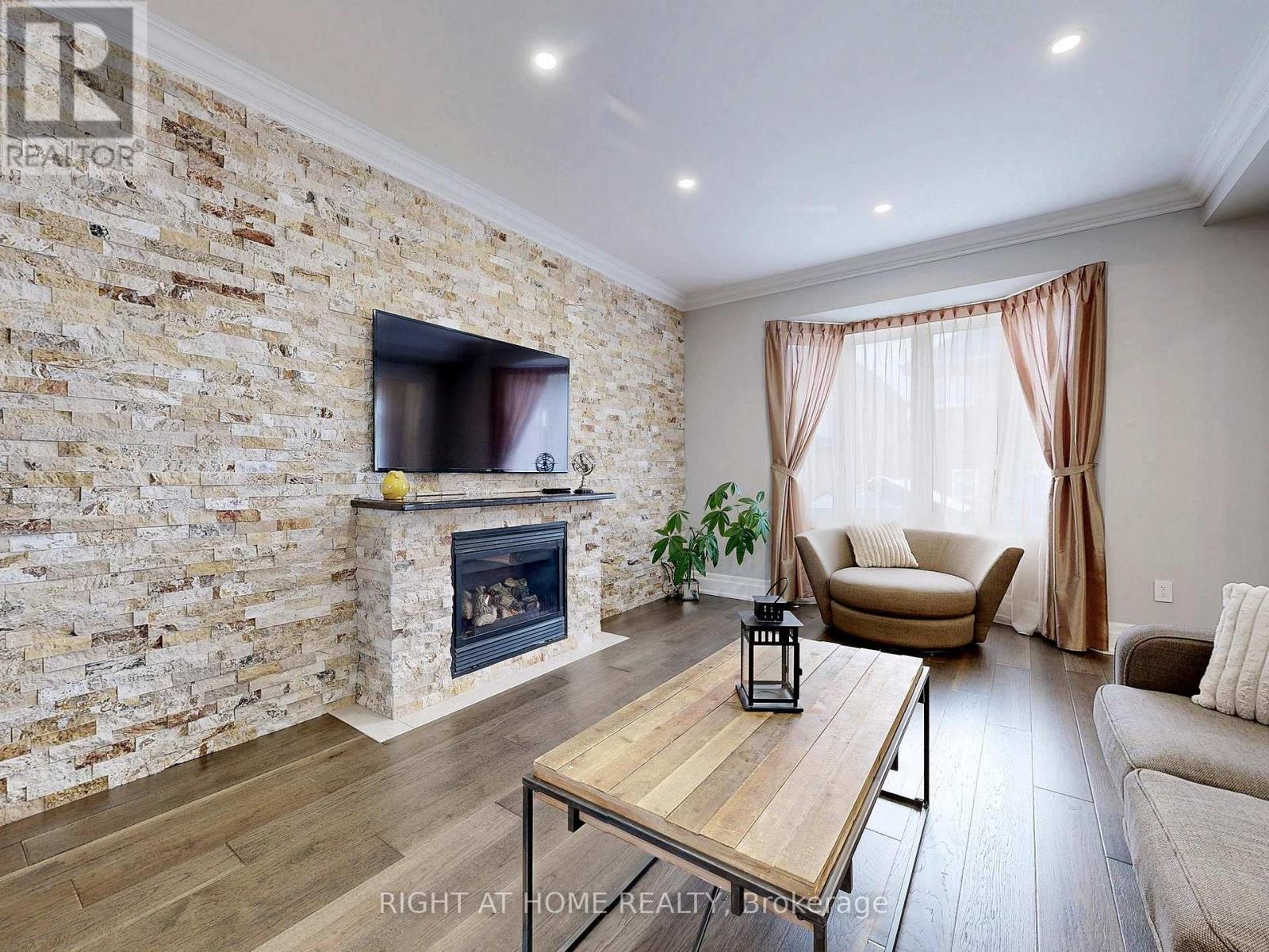 26 Carnoustie Crescent, Richmond Hill, Ontario  L4E 0A2 - Photo 6 - N12896562