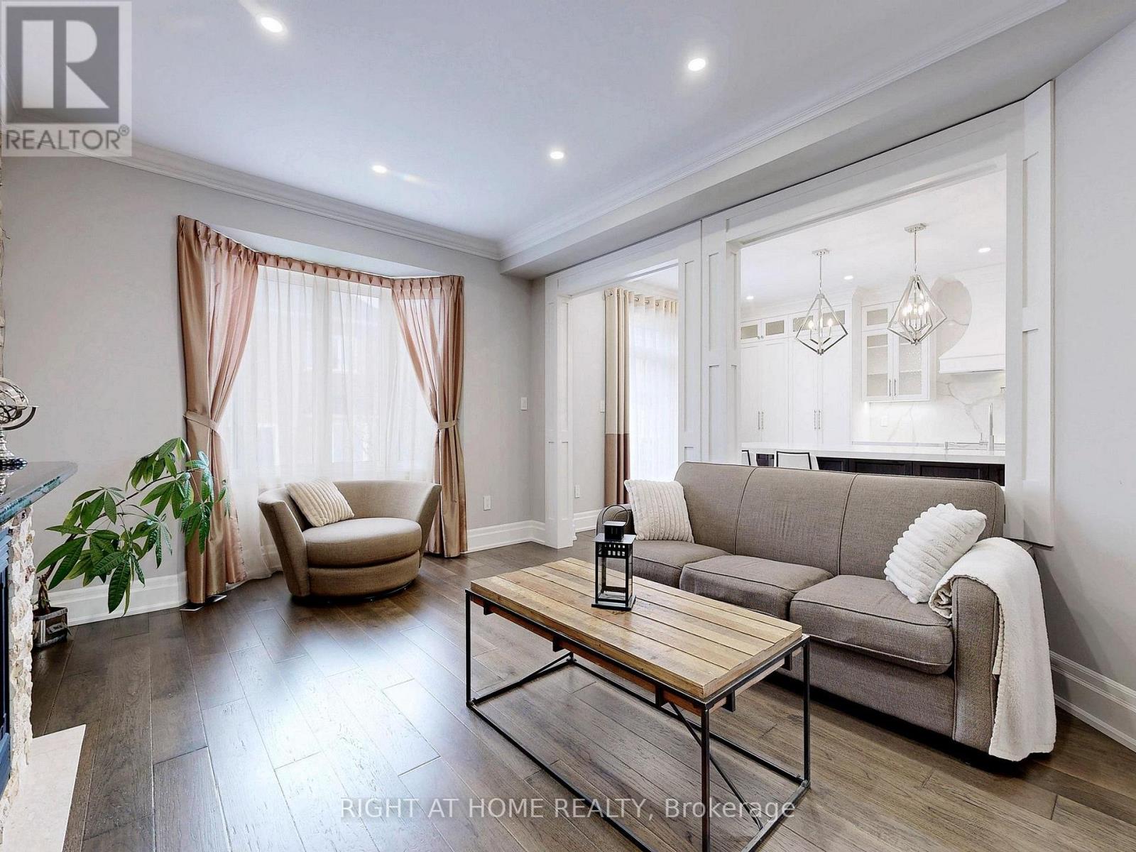 26 Carnoustie Crescent, Richmond Hill, Ontario  L4E 0A2 - Photo 7 - N12896562