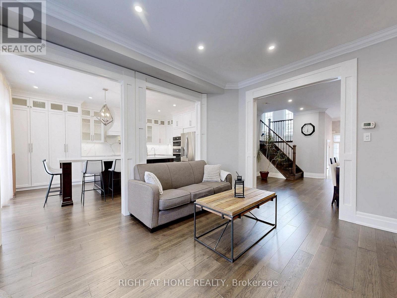 26 Carnoustie Crescent, Richmond Hill, Ontario  L4E 0A2 - Photo 8 - N12896562