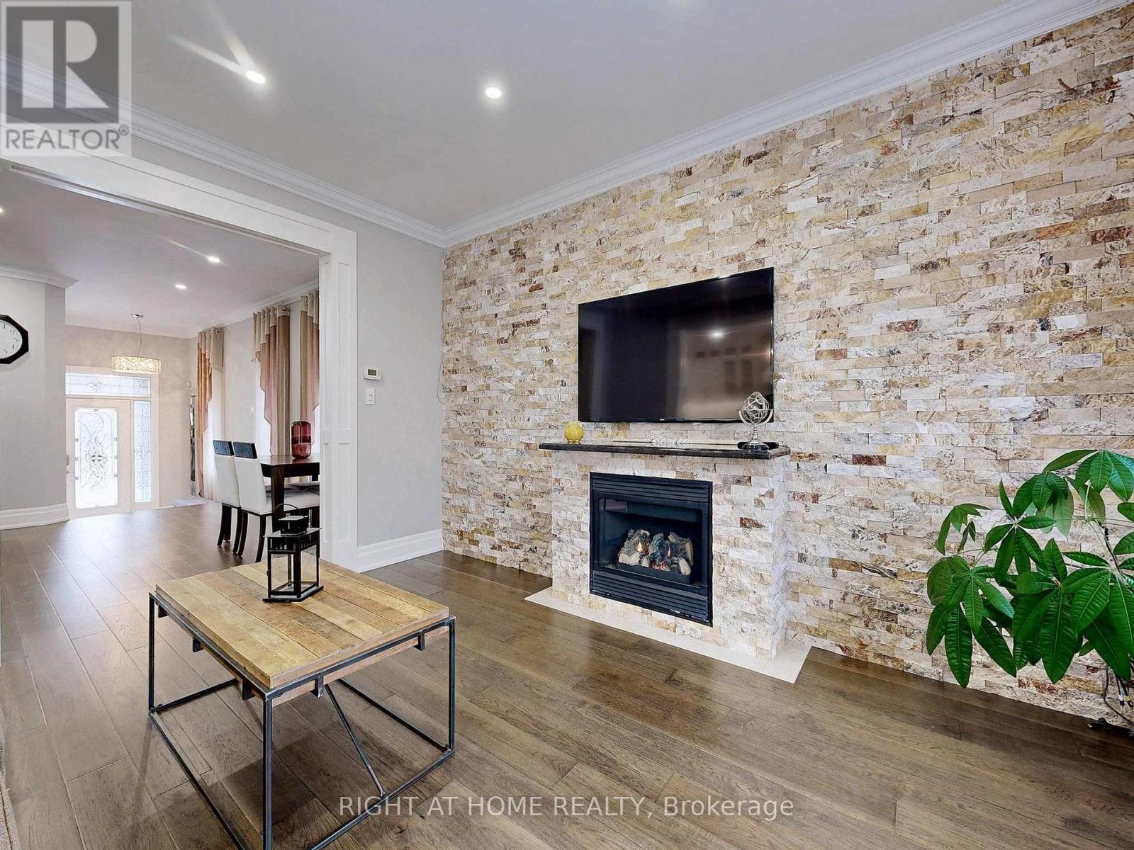 26 Carnoustie Crescent, Richmond Hill, Ontario  L4E 0A2 - Photo 9 - N12896562